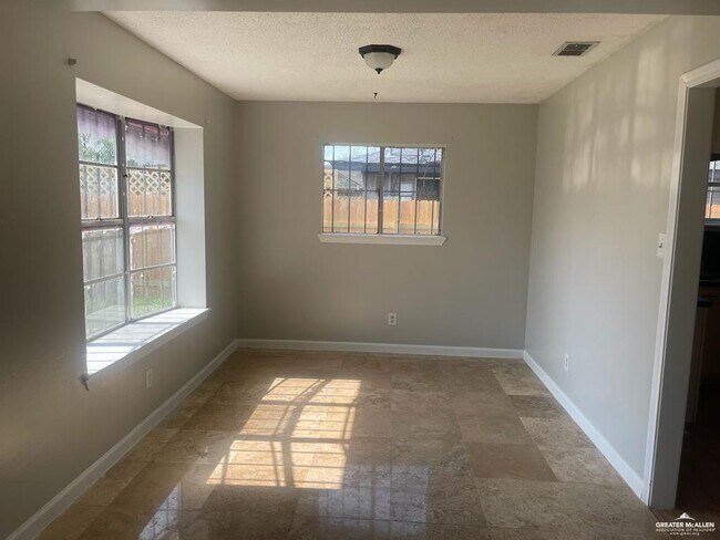 Building Photo - 14-25 1/2 N 25 1/2 St