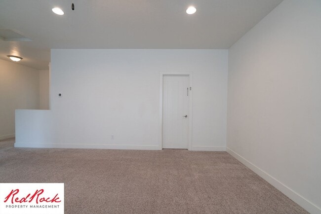 Building Photo - Pet Friendly 4 Bedroom Little Valley Home ...