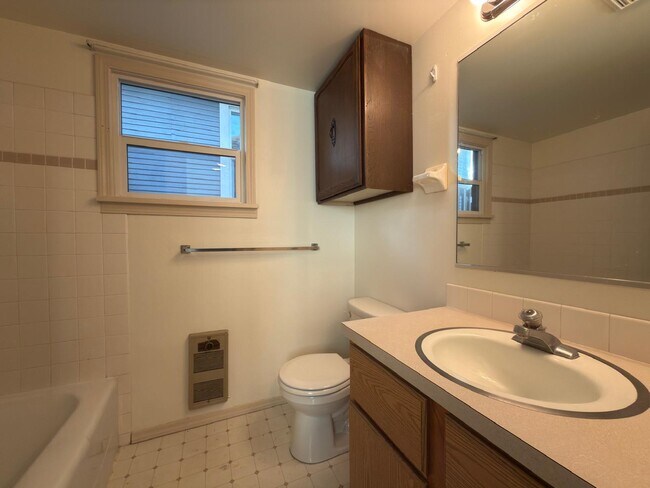 Building Photo - 320 E Indiana Ave