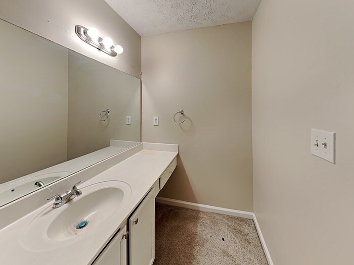 Building Photo - 6584 Rebecca Lou Ln