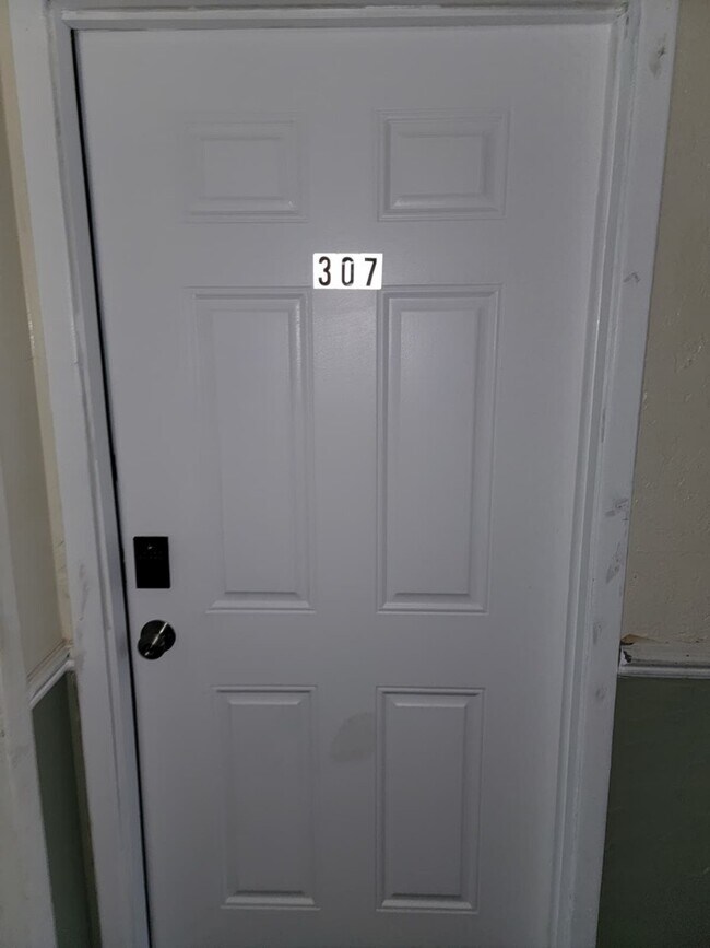 Building Photo - 1817 Garfield Rd