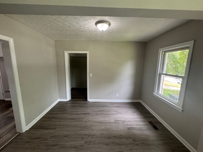 Building Photo - Move in Special!!!! 3/1 Home with bonus room!
