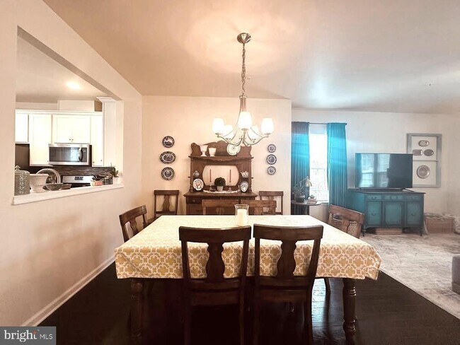 Building Photo - 1746 Beacon Ln