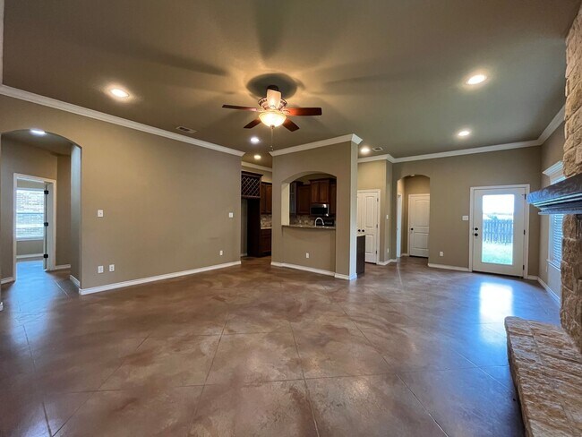 Building Photo - 4 Bedroom Single Family Home:  Available Now!