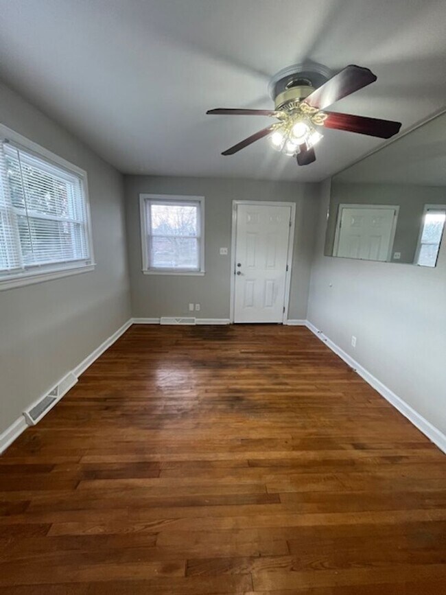 Building Photo - 1503 Roanoke Rd