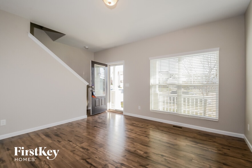 Building Photo - 121 Siena Dr