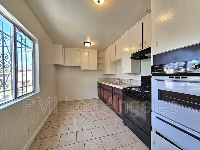 Building Photo - 10305 Juniper St