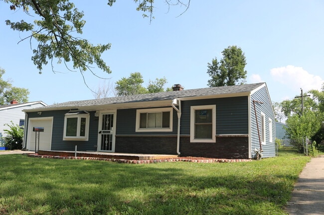 Primary Photo - 22407 Strassburg Ave