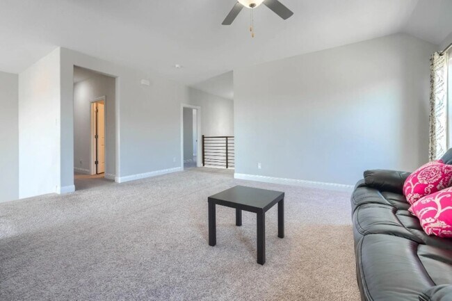 Building Photo - 16616 Sunnyland Dr