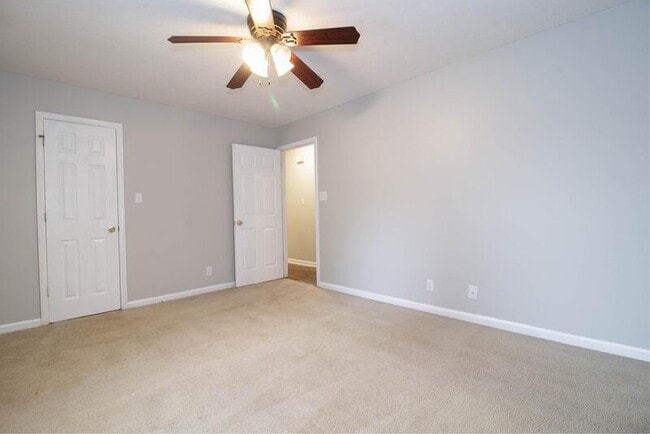 Building Photo - 632 Artic Ave