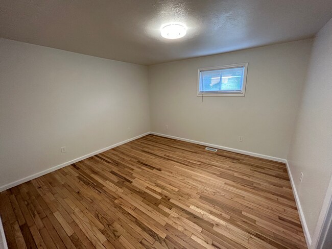 Building Photo - 755 E 104th St