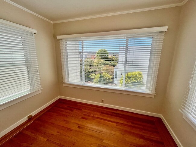 Building Photo - New On Market! Gorgeous Marina Home