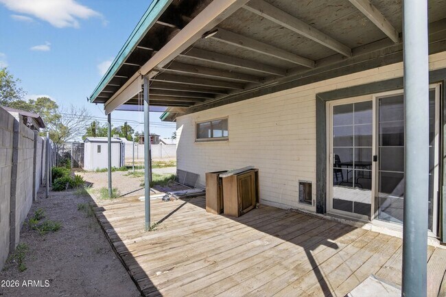 Building Photo - 1113 N Coolidge Ave