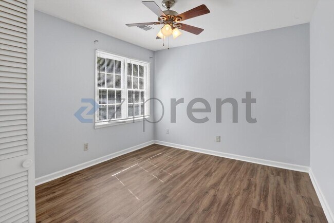 Building Photo - Unit