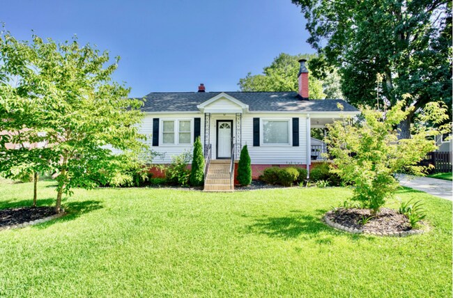 Primary Photo - 8 Westbrook Dr