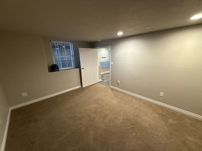 Building Photo - 696 Eisenhower Ct NW