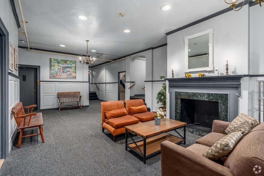 Lobby Photo - Mermont Plaza Apartments