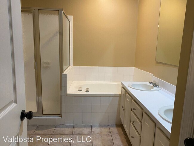 Building Photo - 2502B Jerry Jones Dr