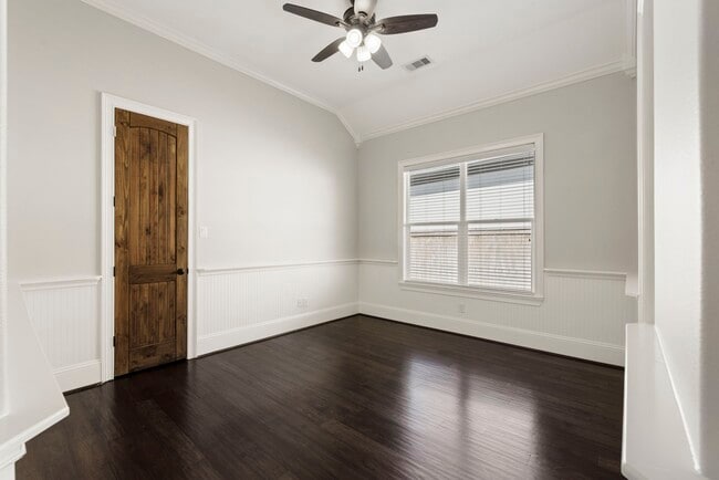 Building Photo - 26214 Kingsgate Ln