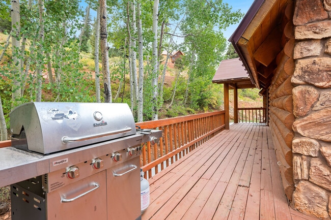 Building Photo - 656 Aspen Dr