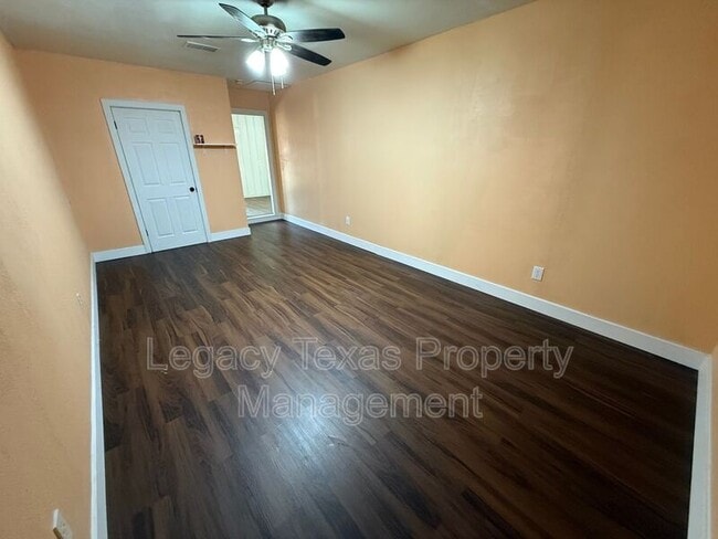 Building Photo - 107 Hilltop Dr