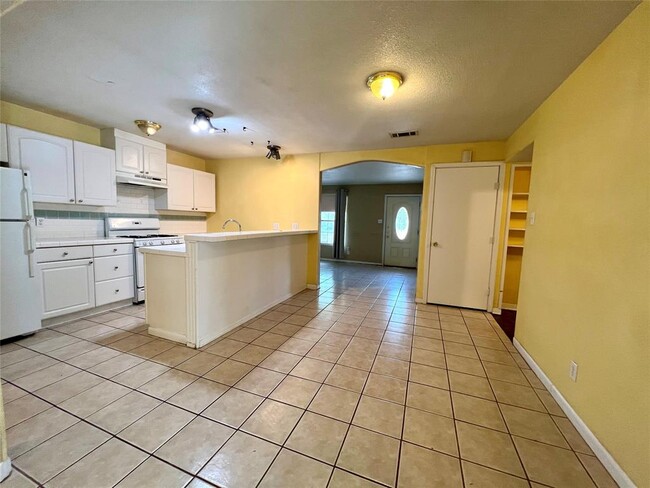 Building Photo - 401 Philco Dr