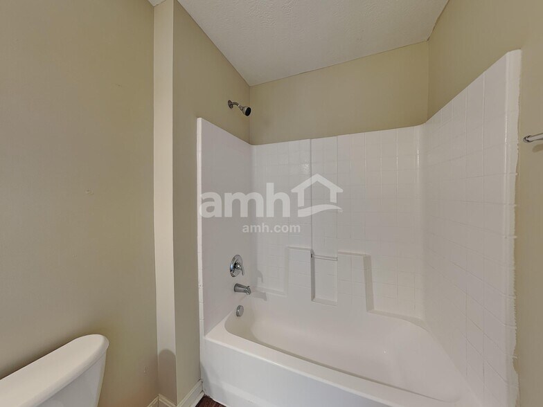 Building Photo - 924 Fresno St