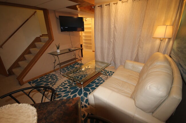 Building Photo - 289 Lionel Ln