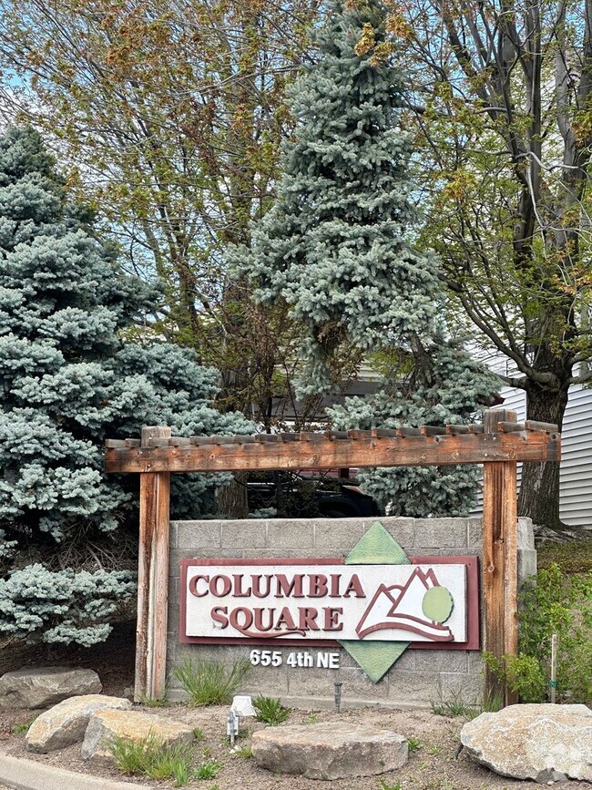 Building Photo - Columbia Square