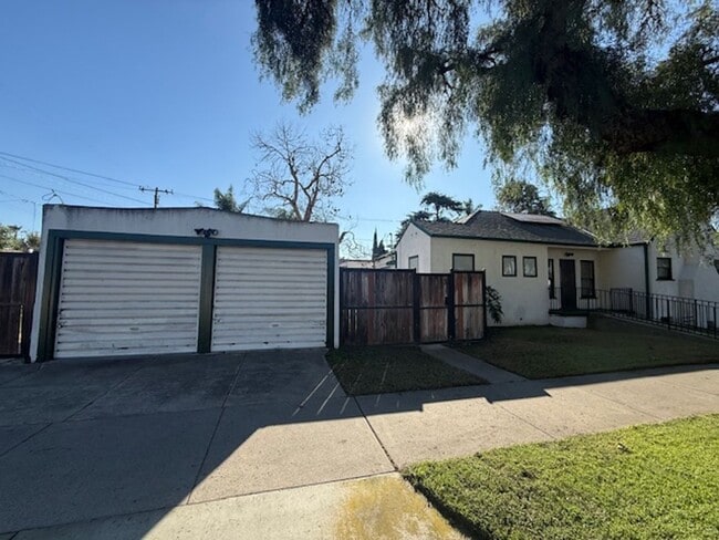 Building Photo - Corner lot home with Lots of Curb Appeal