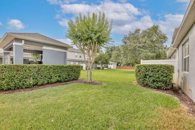 Building Photo - Luxury 3BR/3BA Townhome with 2-Car Garage in Gated Greystone – Sanford