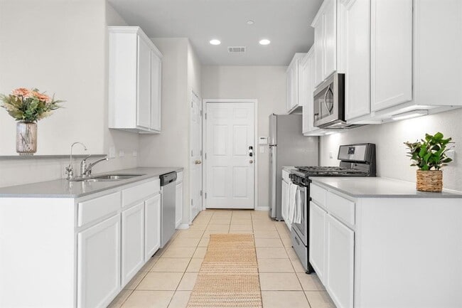 Building Photo - 1612 Catalan Rd