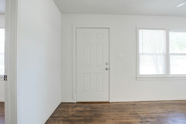 Building Photo - 116 Corbin Ln