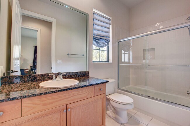 Building Photo - 3424 Collonade Dr