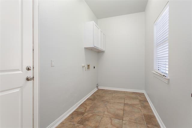 Building Photo - 2000 Le Mans Dr