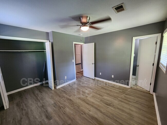 Building Photo - 1406 Jackson Dr