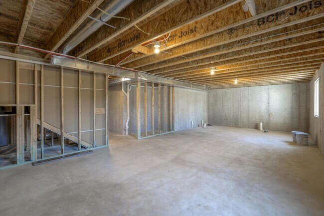 Building Photo - 1611 Maci St