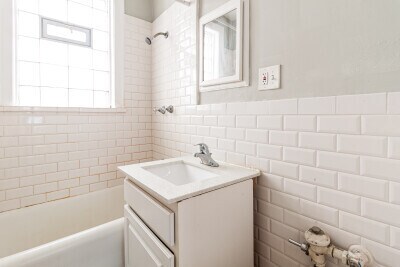 Building Photo - 544 W Surf St