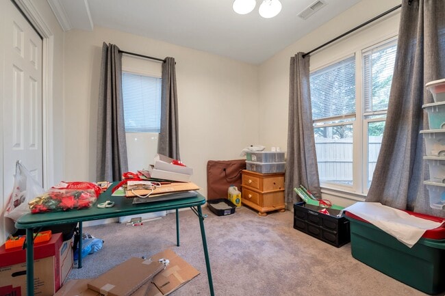 Building Photo - 403 Dogwood Way