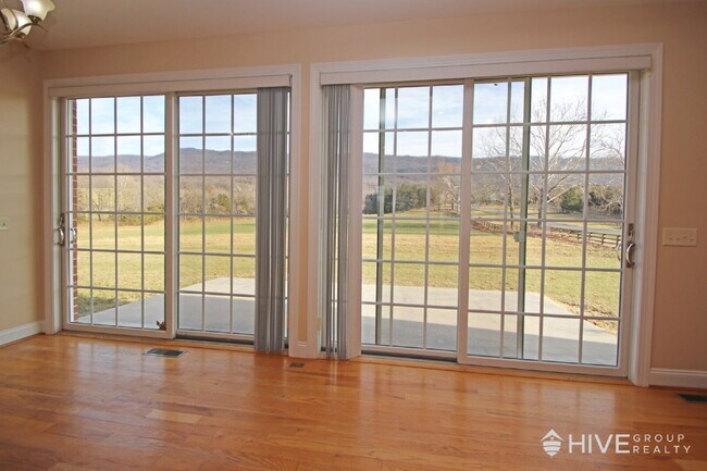Building Photo - Peaceful One-Level Living with Mountain Views