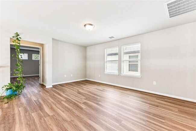 Building Photo - 164 MacArthur Dr