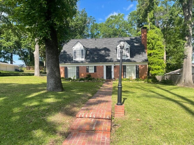 Primary Photo - Southern Heights Beauty!