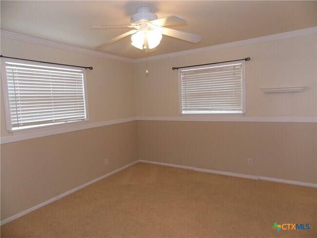 Building Photo - 1309 Azalea Ln