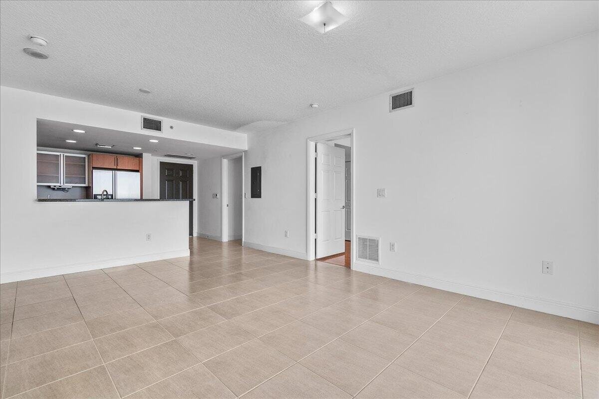 Building Photo - 610 Clematis St