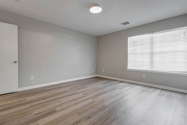 Building Photo - 9307 Grove Haven Dr