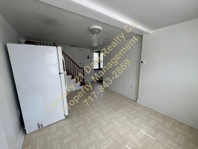 Building Photo - 1 Bedroom 1 Bath Home with a bonus room in...