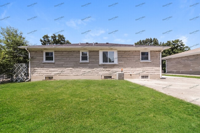Building Photo - 4315 Clarene Dr