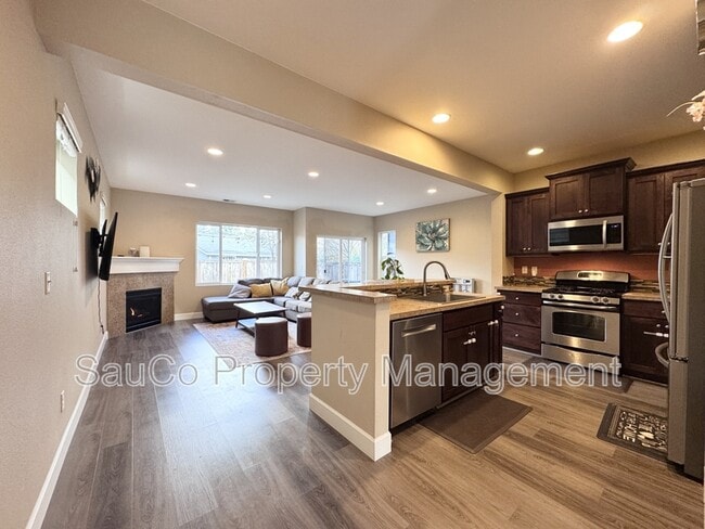 Building Photo - 4017 SE Lone Oak St