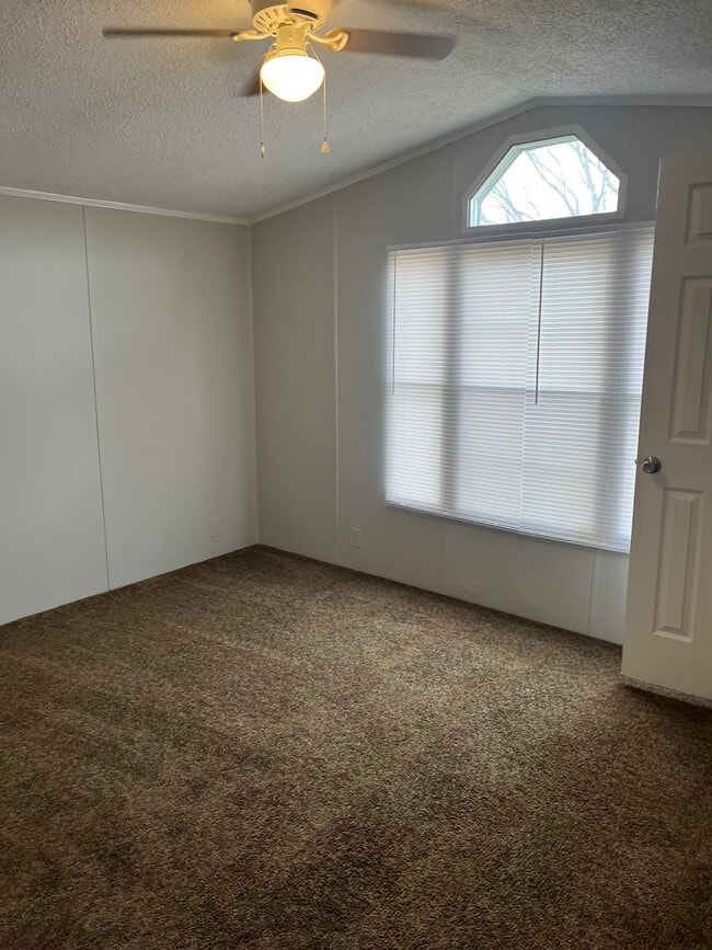 Building Photo - 1700 Lizzie Mill Rd