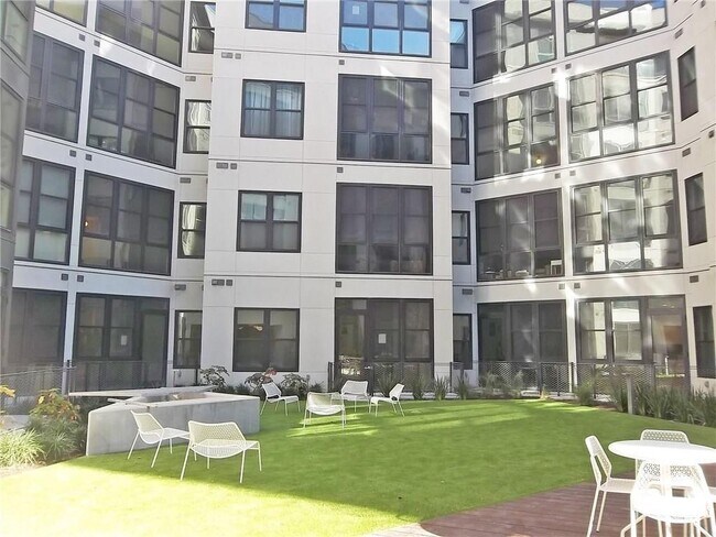 Building Photo - 800 Embassy Dr